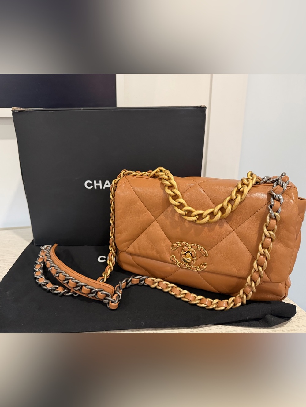 CHANEL Medium 19 Flap Bag